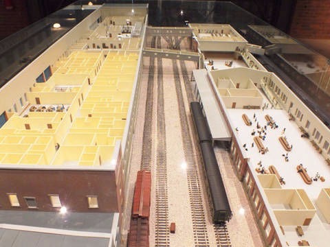 Pier 21 model.